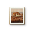 Tableau imprimé encadré, motif ocre et portrait avec cordons torsadés