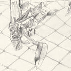 Gros plan du tirage d’art : orchidée au crayon sur treillis, traits noirs et gris.