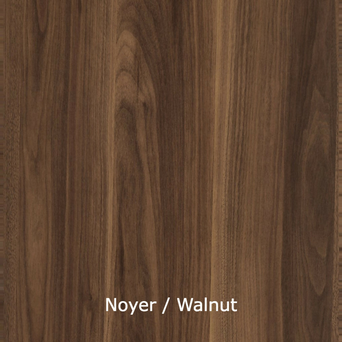 Bois de noyer : teinte foncée et veinage régulier