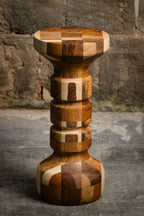 Table d’appoint en bois massif, dessus rond et piètement à panneaux
