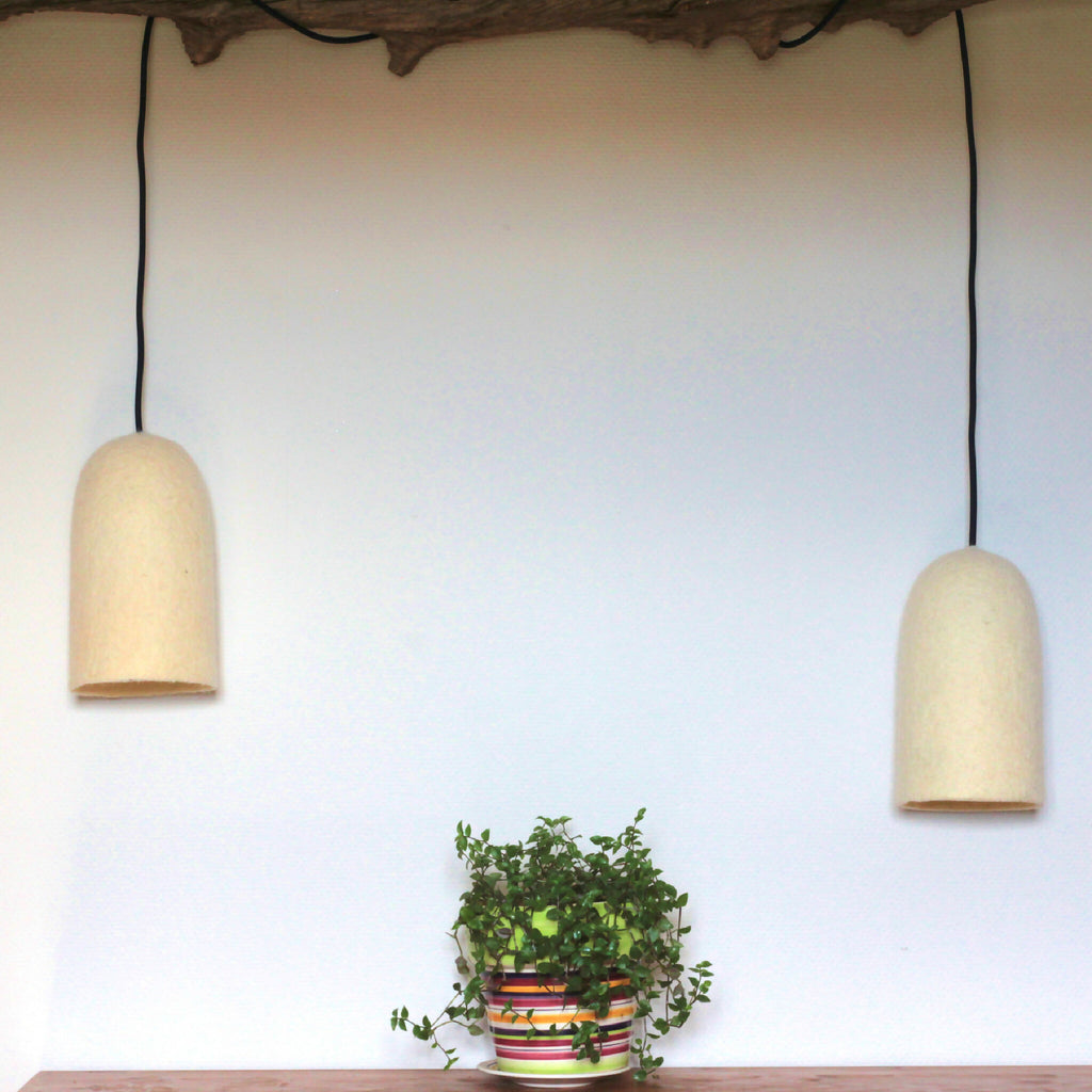 Lanterne suspension avec deux abat-jours en feutre beige
