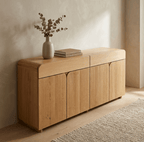 Buffet en bois clair avec quatre portes, plateau horizontal et pieds droits