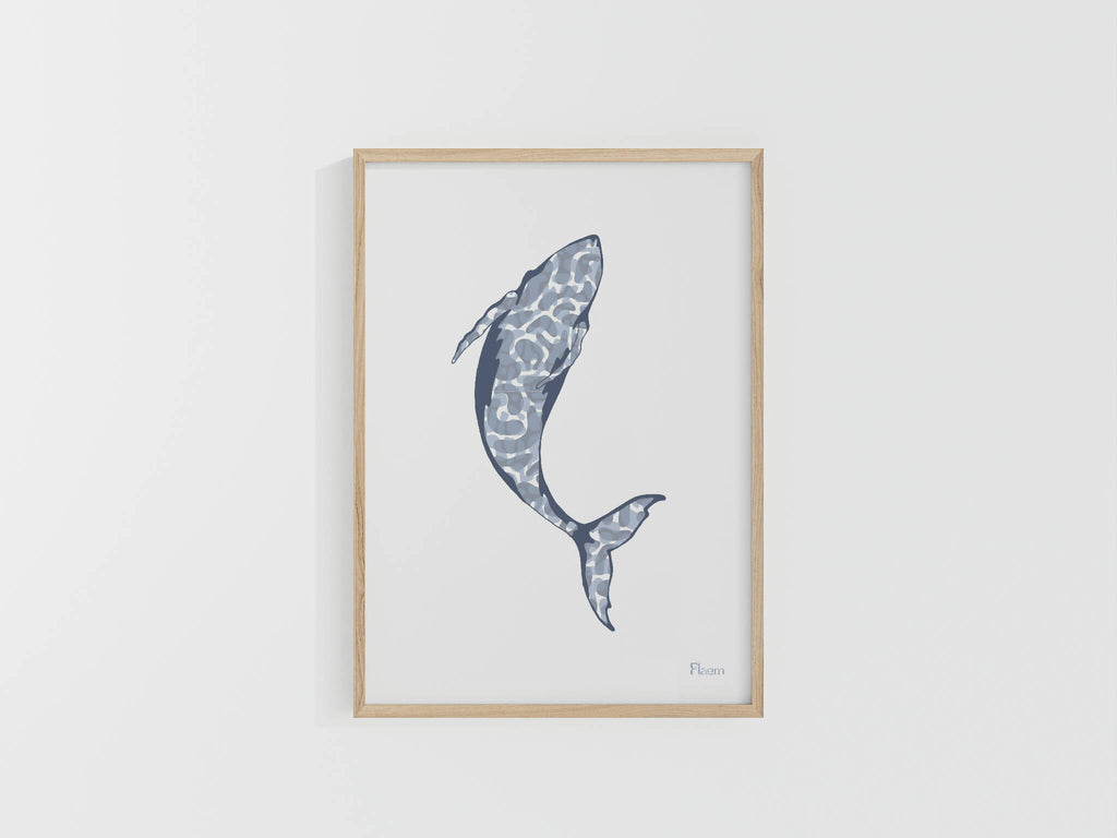 Tirage A4 encadré, baleine bleue stylisée, bordure beige.