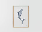 Tirage A4 encadré, baleine bleue stylisée, bordure beige.