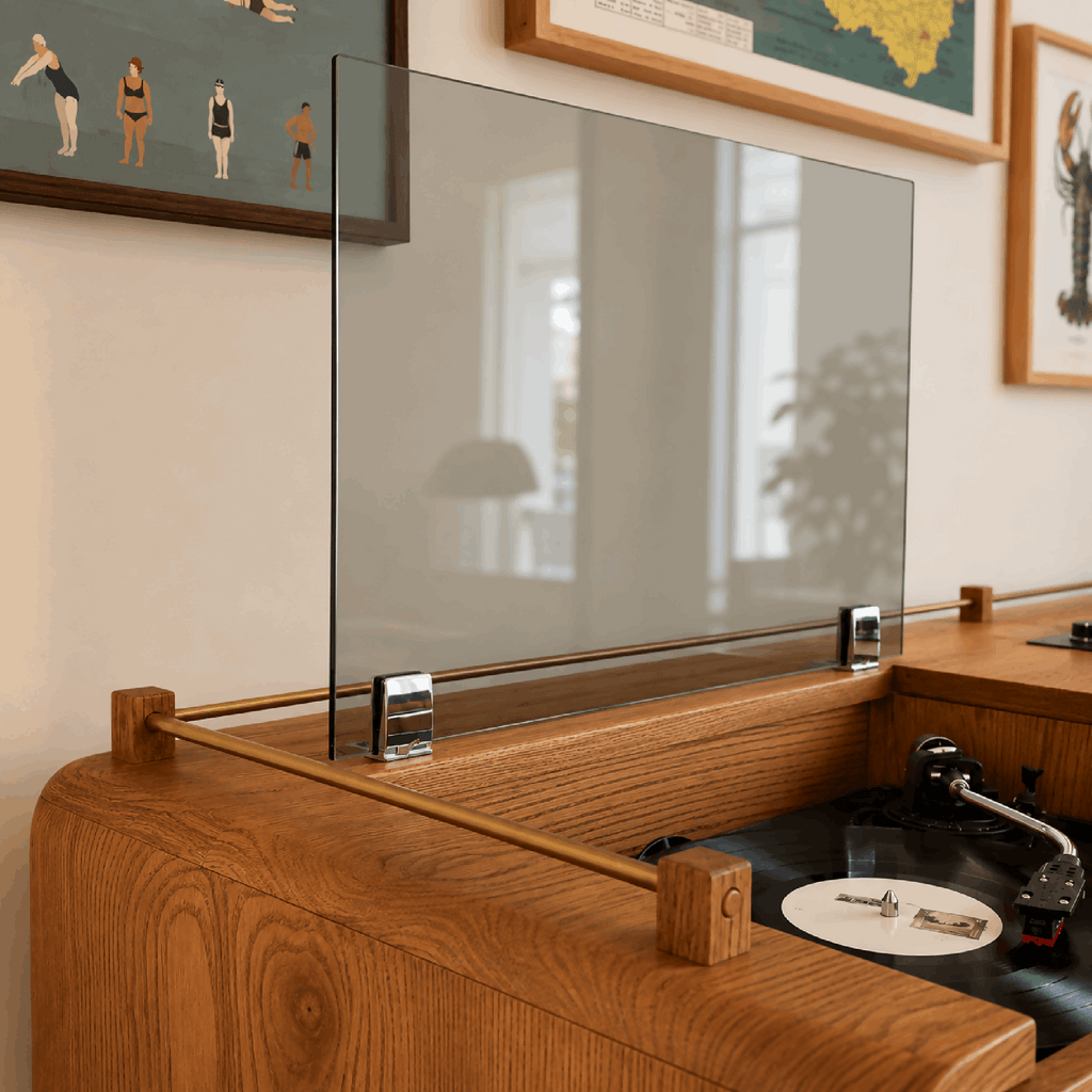 Meuble vinyles en bois avec capot en verre et bras de lecture