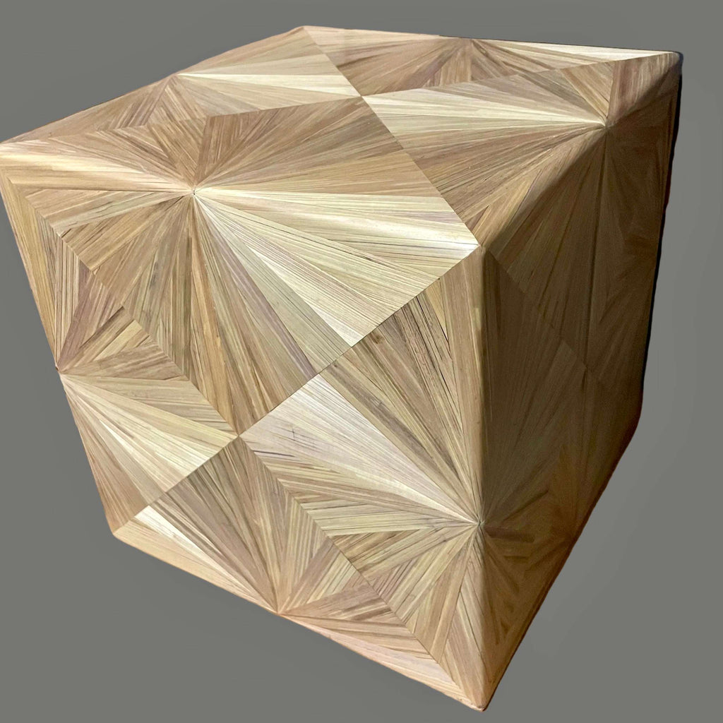 Le Soleil — Cube en marqueterie de paille