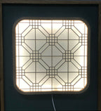 Décoration murale lumineuse Hotaru, panneaux à motifs géométriques, contour lumineux rectangulaire.