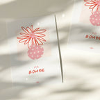 Carte de vœux blanche « Ma Bombe » avec illustration rouge, enveloppe brune