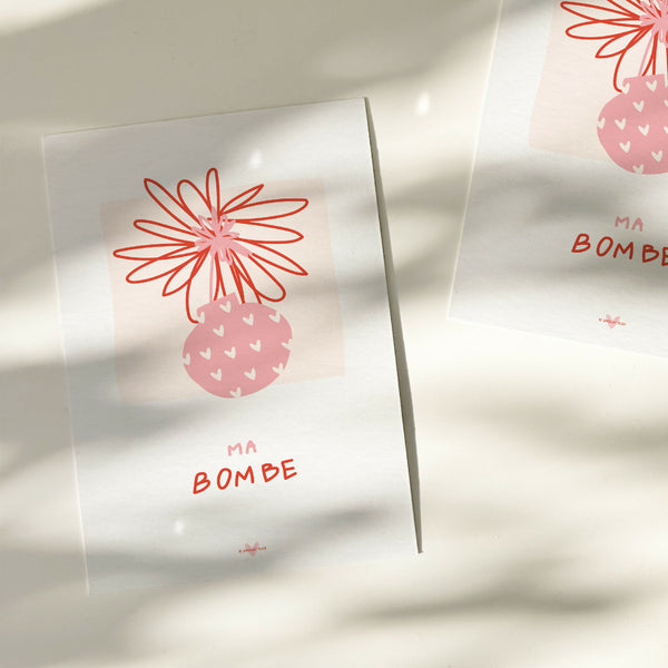 Carte de vœux blanche « Ma Bombe » avec illustration rouge, enveloppe brune