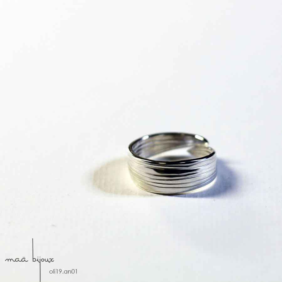 Bague Olivine réglable en argent massif recyclé