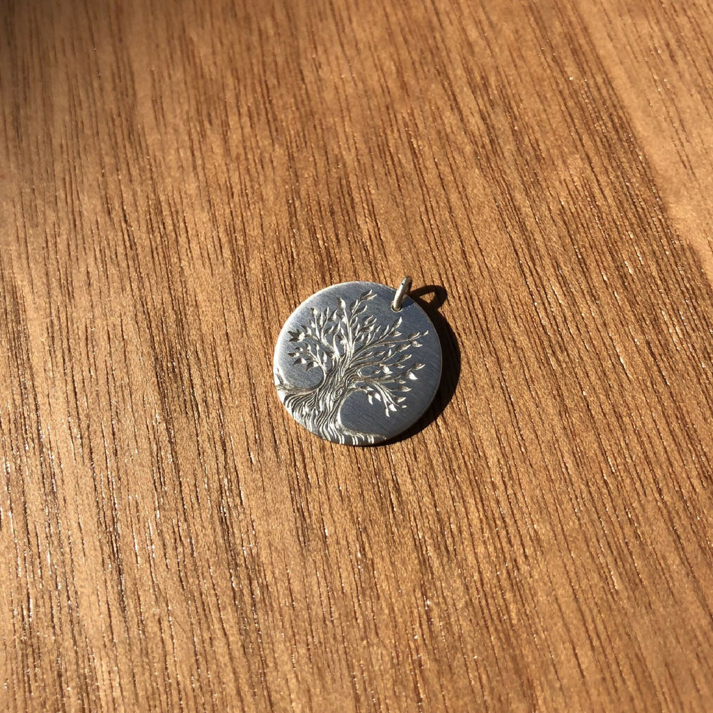 Pendentif médaille ronde en argent 925, arbre gravé finement