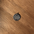Médaille ronde en argent 925 gravée, finition sombre, anneau de suspension