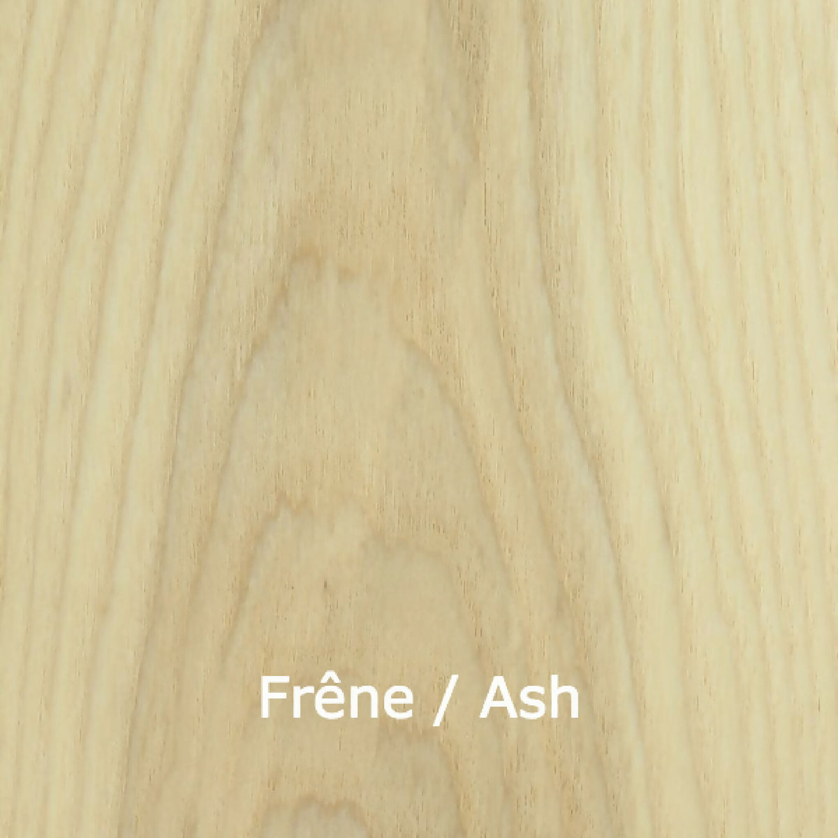 Planche de bois clair au grain fin pour étagères, texture veinée.