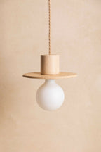 Suspension à globe blanc et cylindre effet béton beige, large disque de fixation