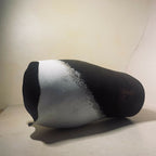 Vase décoratif bicolore noir et gris, forme cylindrique, bord arrondi