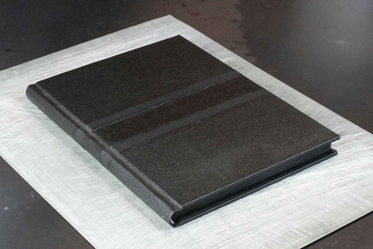 Carnet ou livre d'or noir à couverture rigide en toile, vue de dessus