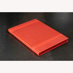 Carnet ou livre d’or rouge monochrome, couverture rigide fermée, vue de dessus