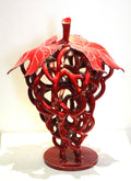 Décoration métallique rouge et noire, forme abstraite avec grappe