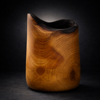 Pot en bois ambré, veines ondulées, intérieur noir en cuvette