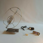 Lampe RUGBY avec câble et adaptateur, cage dorée, abat-jour en treillis et base