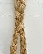 Tresse de corde beige torsadée, vue rapprochée de la décoration murale