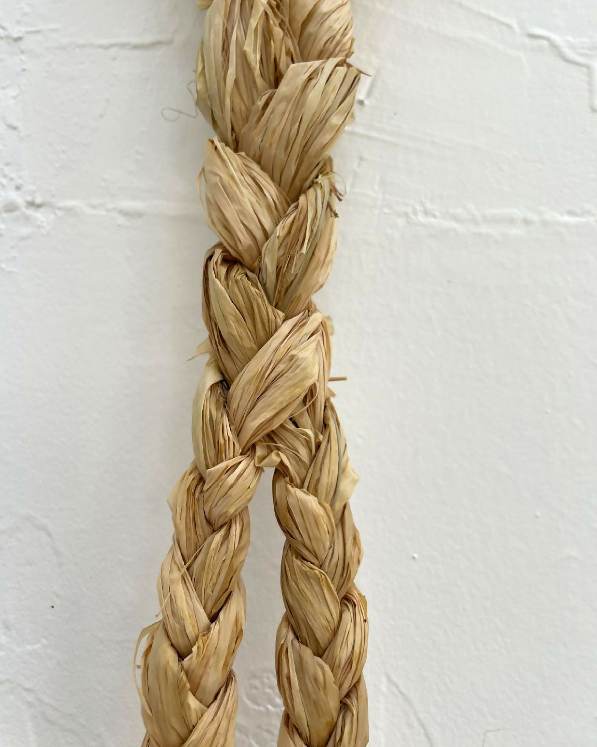 Tresse de corde beige torsadée, vue rapprochée de la décoration murale