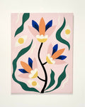 Peinture acrylique sur toile carrée : fleurs stylisées orange, bleues et vertes, fond rose
