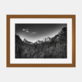Photographie du massif du Vignemale en cadre bois avec passe-partout blanc, paysage.
