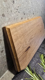 Planche de service organique en chêne massif & incrustations papillon en noyer — Pièce unique