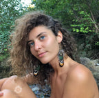 Boucles d’oreilles plumes de jaguar, pampilles motif zébré noir et brun avec vert