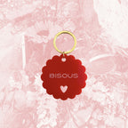 Porte-clés fleur rouge BISOUS, anneau doré et cœur en relief
