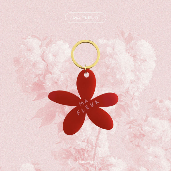 Porte-clés fleur rouge, anneau doré, pétales avec inscription « MA FLEUR »