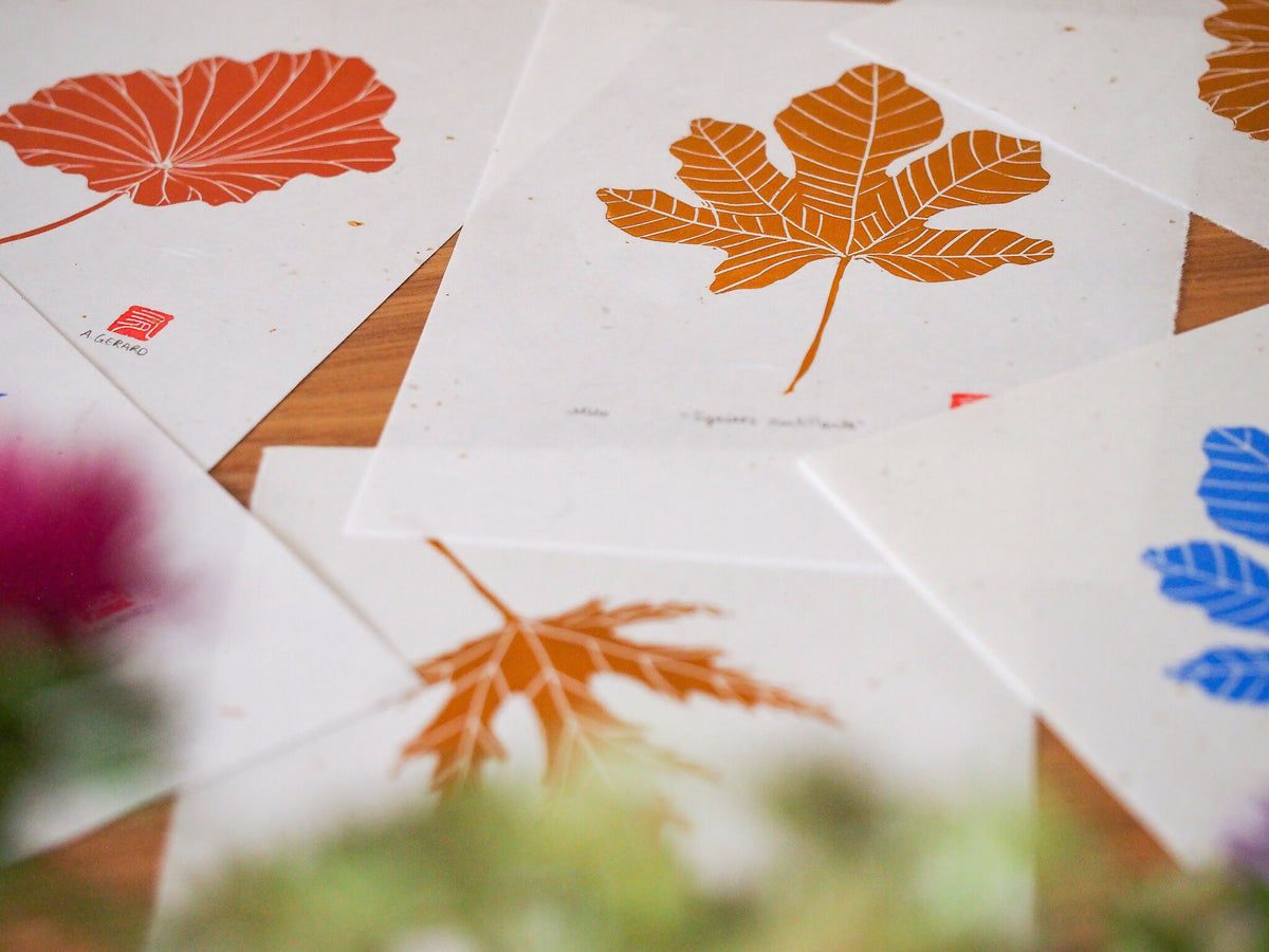 Gravures sur papier washi avec motifs de ginkgo orange et bleu