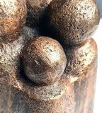 Sculpture bronze patiné, détail des quatre formes et de la cavité centrale.
