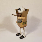 Sculpture bonhomme en carton, tête blanche et chaussures à motifs léopard
