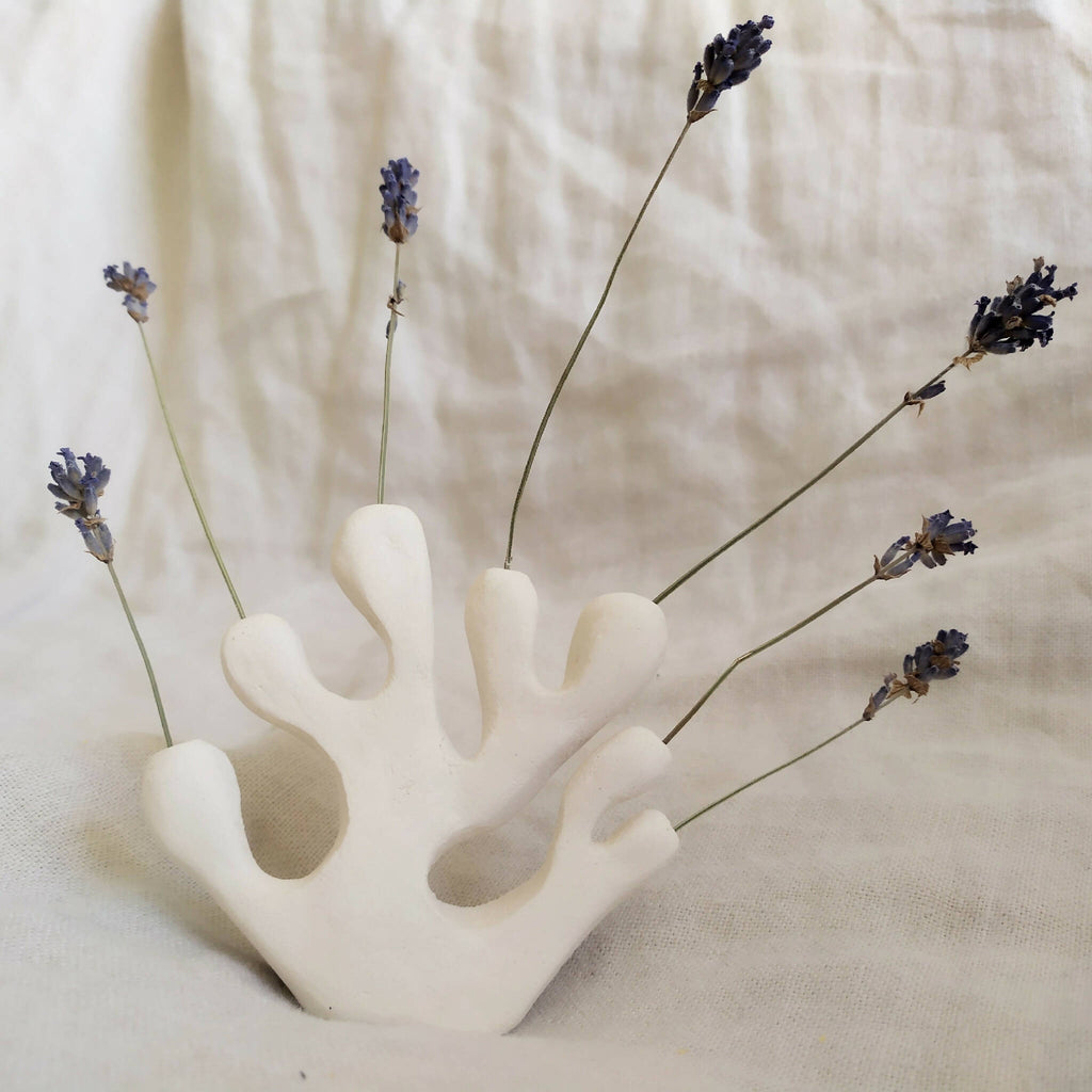 Vase sculpté algue-corail blanc, forme corail avec plusieurs branches