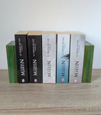 Porte-livres en marqueterie paille verte, avec livres, ensemble de deux serre-livres