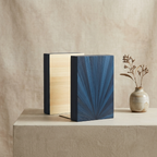 Serre-livres en marqueterie de paille bleue, motif éventail, dos noir et beige