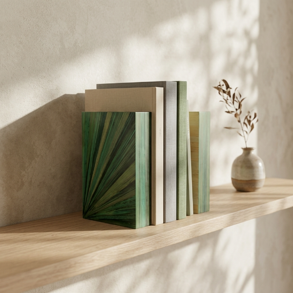 Duo de serre-livres marqueterie paille verte, faces rayées, bords gris