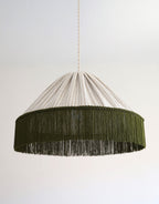 Suspension bohème à franges Bella en tissu rayé olive, faite main par Hautlalampe