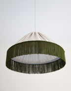 Suspension bohème à franges Bella en tissu rayé olive, faite main par Hautlalampe