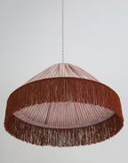 Suspension bohème à franges Bella en tissu rayé terracotta, faite main par Hautlalampe