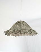 Suspension conique en tissu vert à motifs de petits hérissons, volants et fronces
