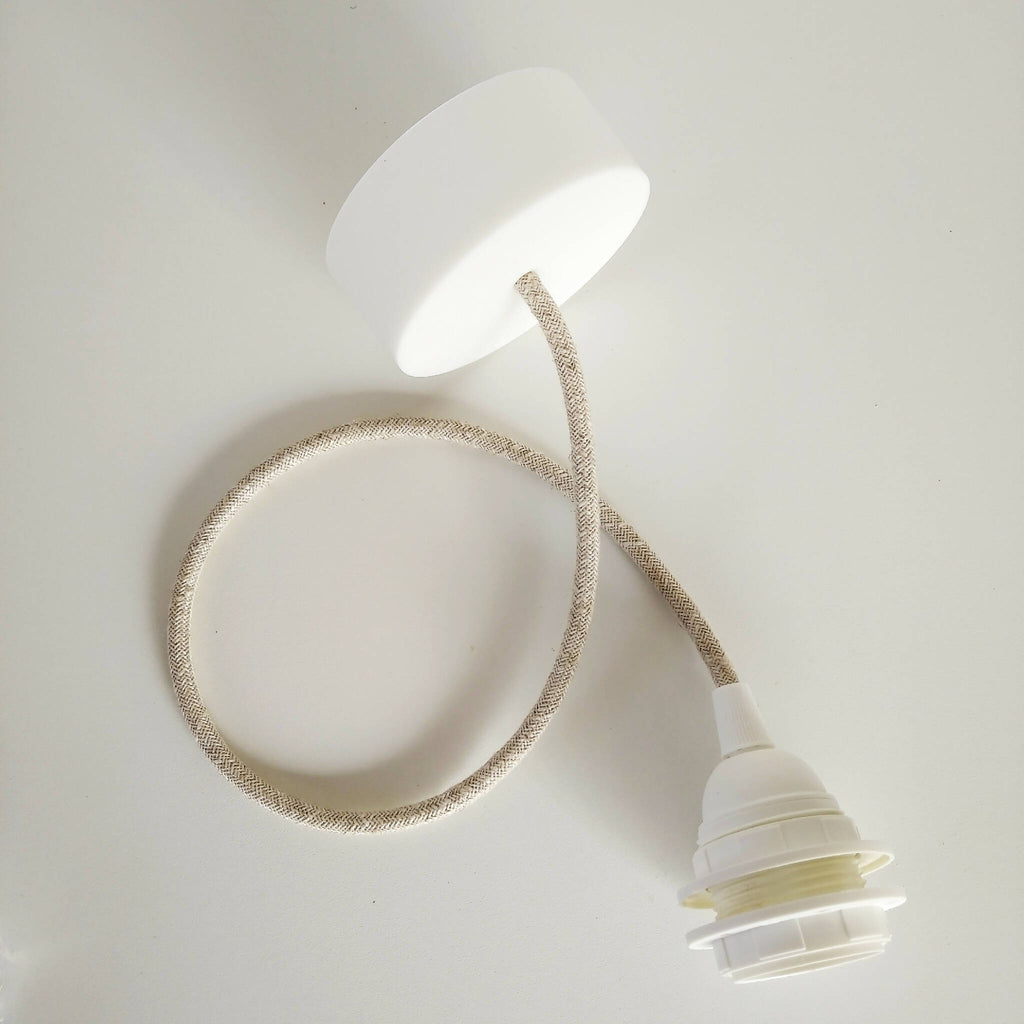 Suspension fleur : cordon tressé beige et douille blanche, connecteur de plafond.