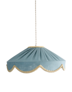 Suspension florale en tissu bleu minéral, bordure dorée ondulée, câble suspendu
