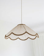 Abat-jour suspension beige uni à volants ondulés et bord tressé