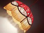 Suspension rétro en papier japonais rouge, franges dorées et galon noir décoratif