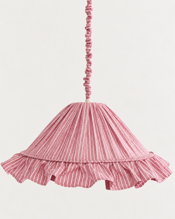 Suspension Emilia en tissu rayé rouge et blanc à volant plissé main, fabriquée en France par Hautlalampe