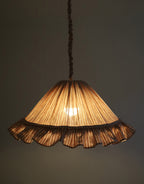 Suspension Emilia en tissu rayé terracotta et blanc à volant plissé main, fabriquée en France par Hautlalampe