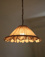 Suspension Emilia en tissu rayé terracotta et blanc à volant plissé main, fabriquée en France par Hautlalampe